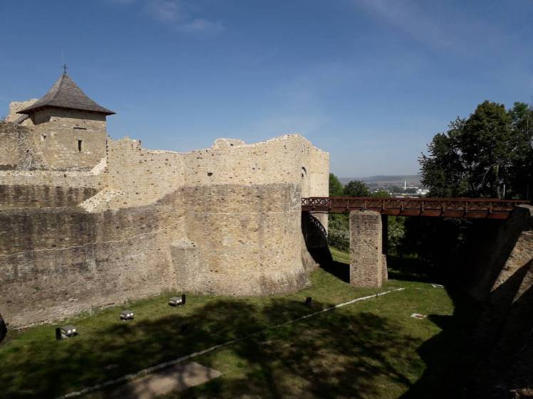 IMG-0106e8185d781b3b8bad9a5a11b881dc-V